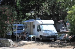 Emplacement - [B] Camping-Car Ou Caravane : 6,99 M Max - Parc des Maurettes