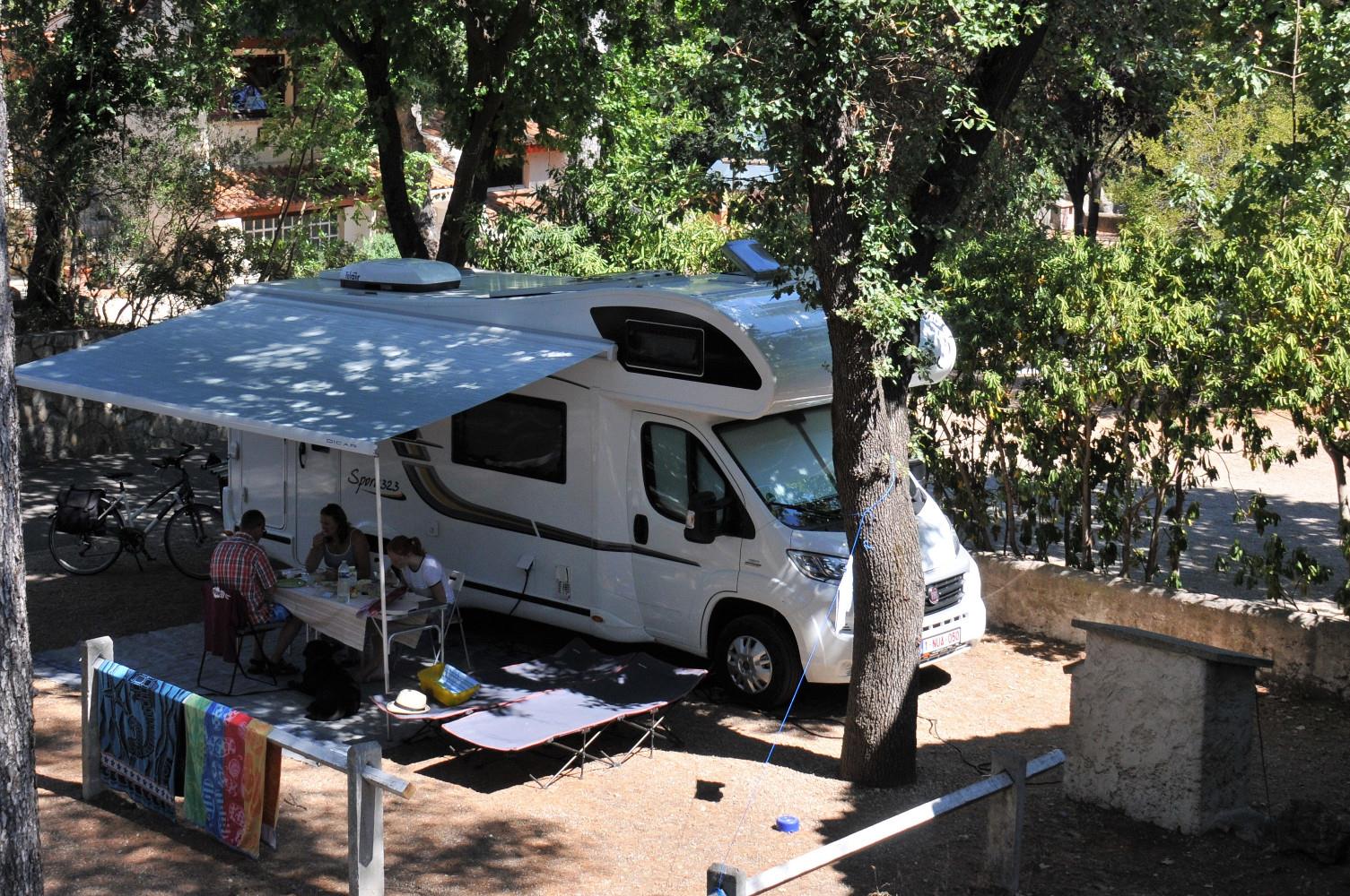 [C] Camper Of Caravan  : 7 M Et +