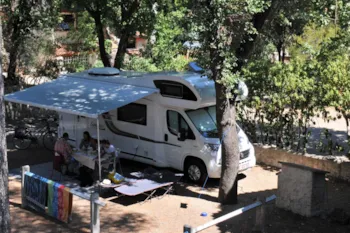 Stellplatz - [C] Wohnmobile Oder Wohnwägen : 7 M Od. Mehr - Parc des Maurettes