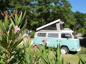 Stellplatz - Confort Xs : Stellplatz 80M2 + Elektrizität (Ausrüstung Bis 5M) - Camping La Coutelière