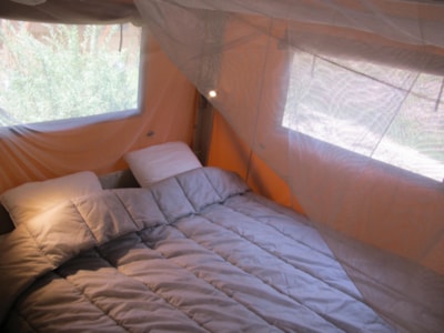 Safari tent (without private bathroom facilities), 2 bedrooms. — 10