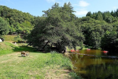 Pitch BELLE VUE View over the river - Sur plan du camping de 1 à 25 - — 7