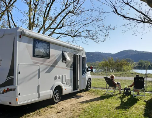 Emplacement - Emplacement Rhône Avec Électricité - - image n°2 - Camping Municipal Les Iles de Silon