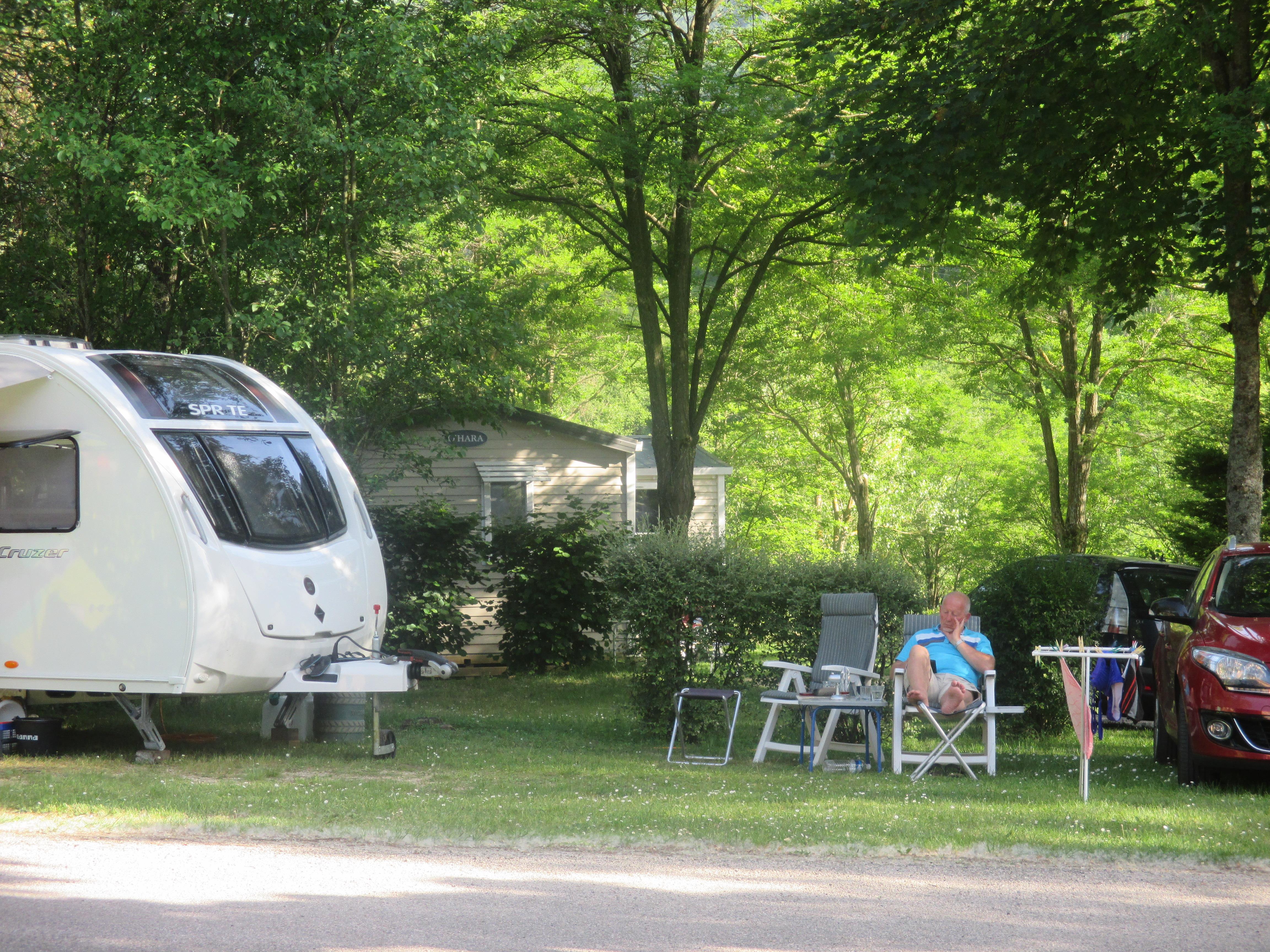 Kampeerplaats - Parcel•La Confort (Tenda, Caravana, Càmping-Car / 1 Cotxe / Electricitat) - Camping Le Gallo Romain