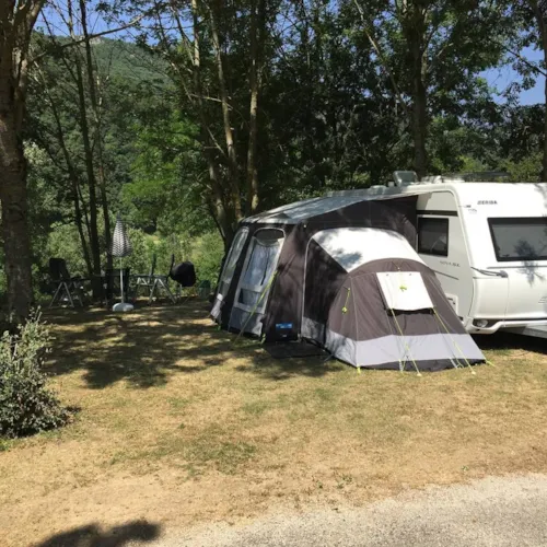 Pitch - Pitch Standard + Electricity 6A - image n°3 - Camping Le Gallo Romain