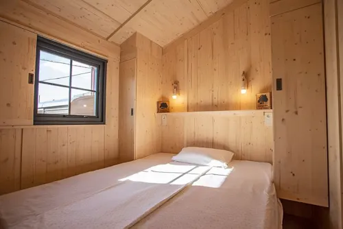 Location - Lodge Cape Town - 2 Chambres Avec Grande Terrasse - Clim + Lave Vaisselle + Spa - image n°3 - Camping Le Gallo Romain