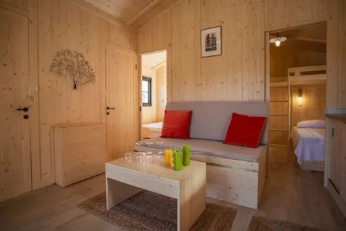Location - Lodge Cape Town - 2 Chambres Avec Grande Terrasse - Clim + Lave Vaisselle + Spa - image n°5 - Camping Le Gallo Romain