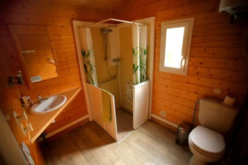 Location - Chalet - 48 M² - 2 Chambres - Spécialement Équipé Pmr - image n°7 - Camping Les Ephélides