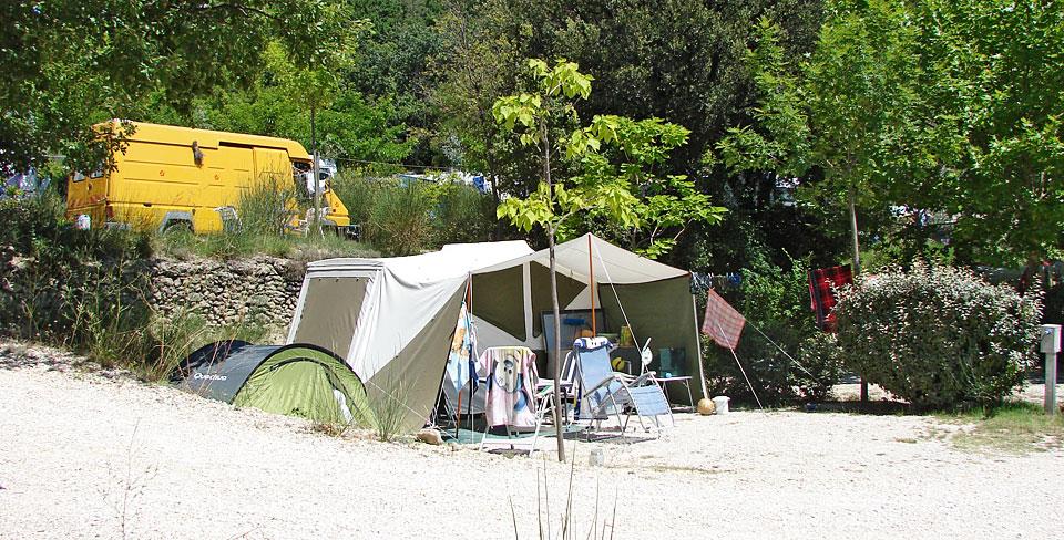 Kampeerplaats - Standplaats + Voertuig - Camping Les Terrasses Provençales