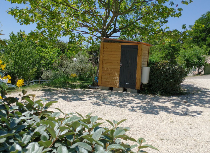 Stellplatz - Emplacement Premium Avec Sanitaire Individuel - Camping Les Terrasses Provençales
