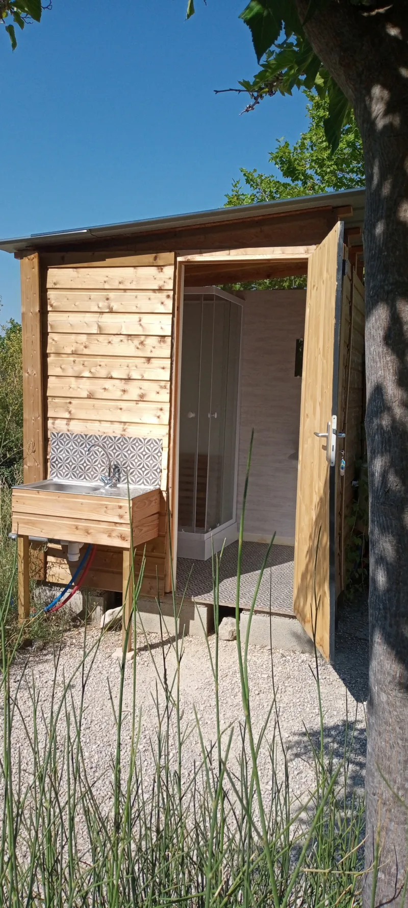 Emplacement Premium N°7 Avec Sanitaire Individuel