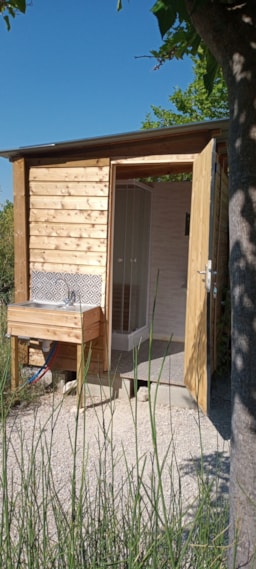 Kampeerplaats(en) - Emplacement Premium N°7 Avec Sanitaire Individuel - Camping Les Terrasses Provençales