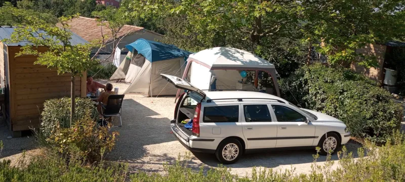 Emplacement Premium N°7 Avec Sanitaire Individuel