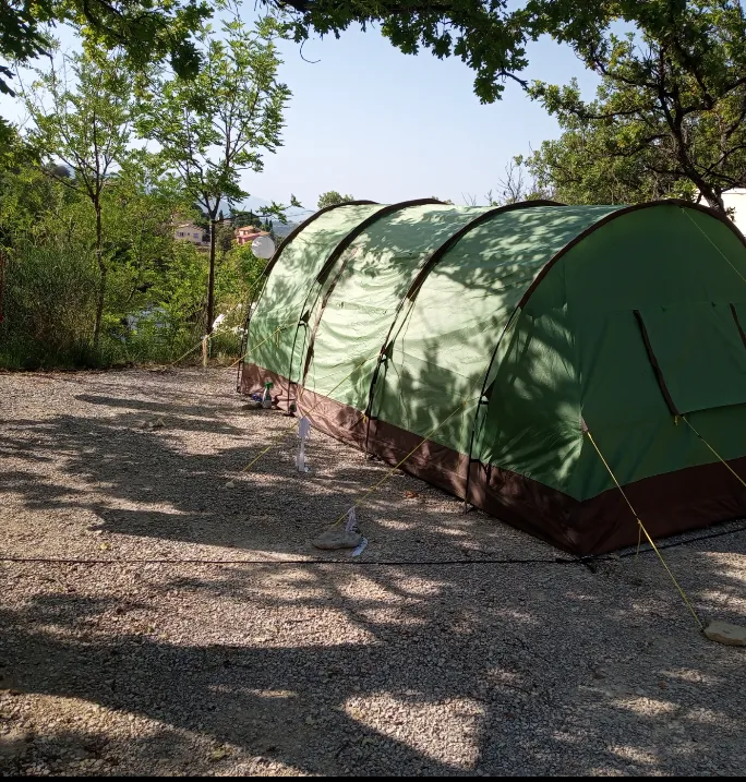 Emplacement 2 Personnes Et Électricité
