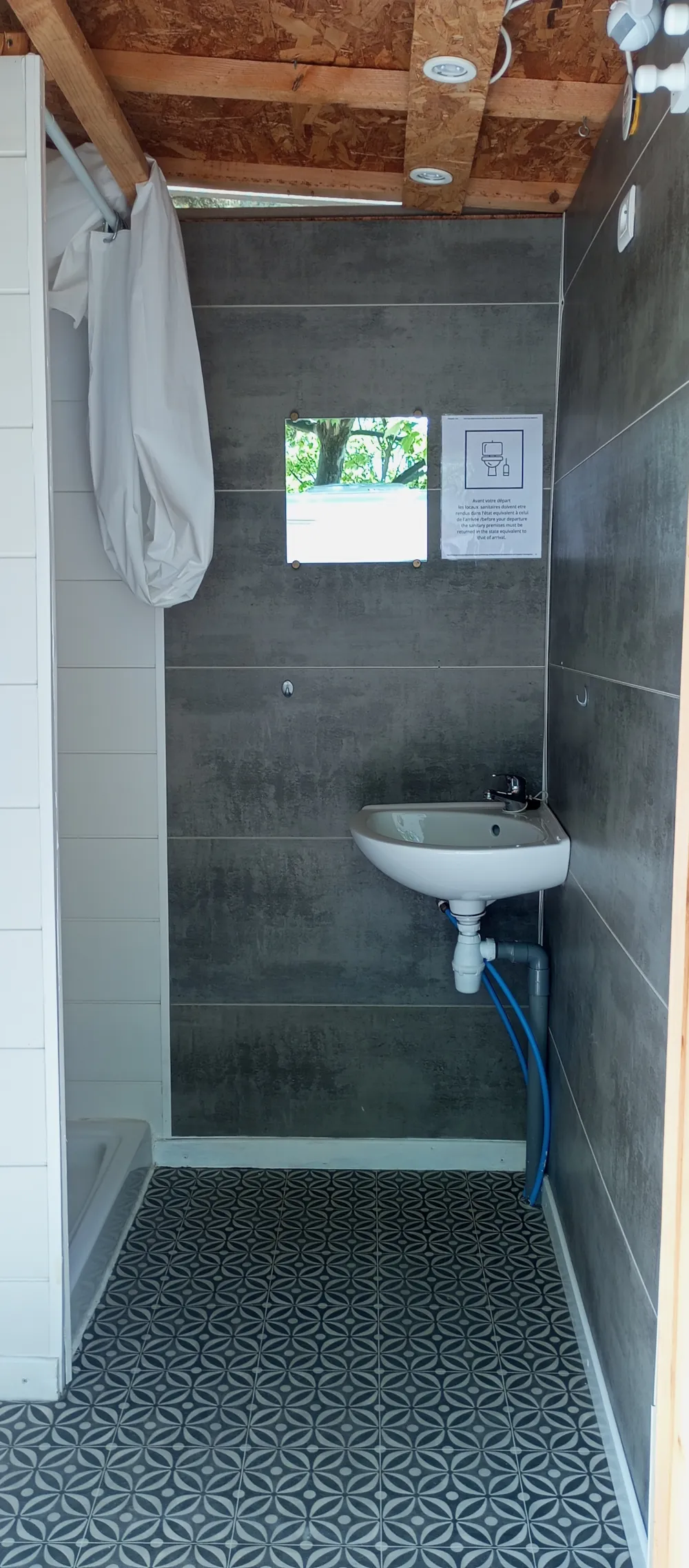 Kampeerplaats(en) - Emplacement Premium N°1 Avec Sanitaire Individuel - Camping Les Terrasses Provençales