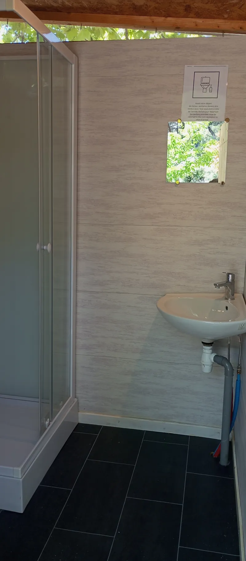 Emplacement Premium N°8 Avec Sanitaire Individuel