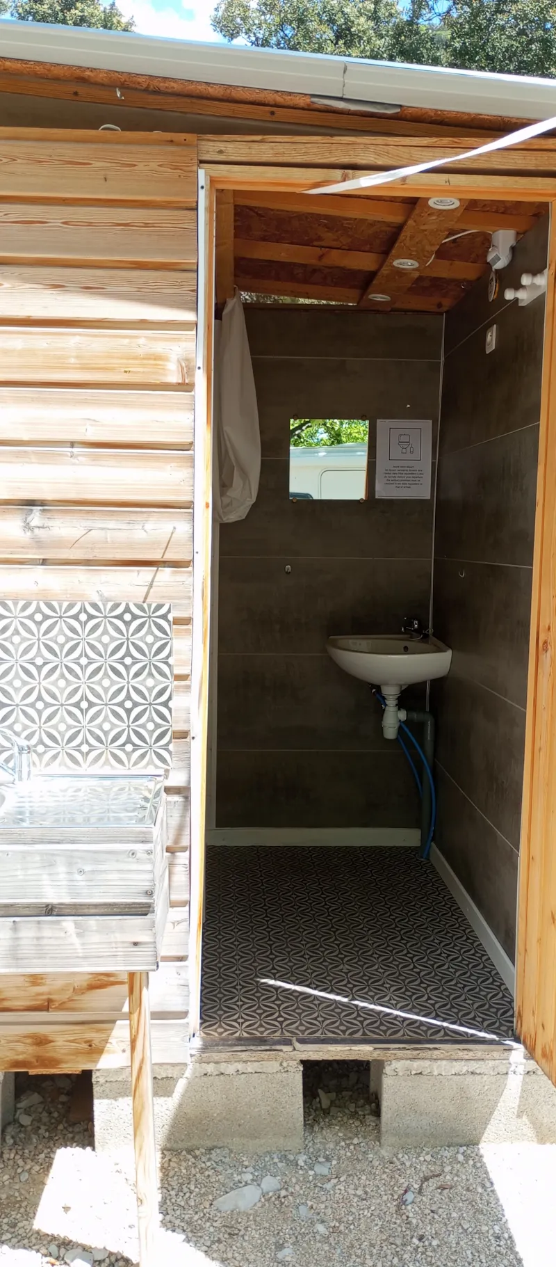 Emplacement Premium N°4 Avec Sanitaire Individuel