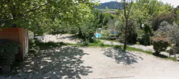 Kampeerplaats(en) - Emplacement N°6 + Voiture + Eau + Évacuation - Camping Les Terrasses Provençales