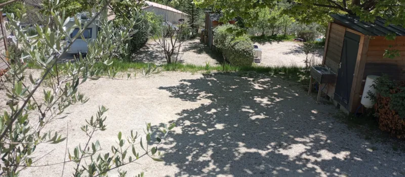 Emplacement N°6 + Voiture + Eau + Évacuation