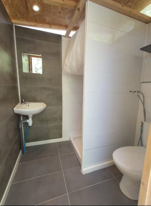 Stellplatz - Stellplatz "Signature" + Strom + Private Sanitäranlagen - image n°5 - Camping Les Terrasses Provençales