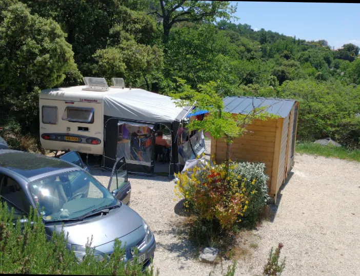 Emplacement - Emplacement "Signature" + Électricité + Sanitaire Privé - Camping Les Terrasses Provençales