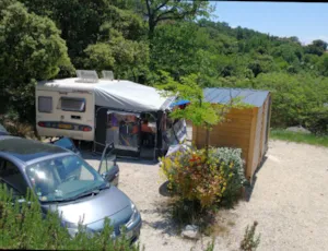 Emplacement - Signature" pitch + electricity + private sanitary facilities - Camping Les Terrasses Provençales