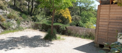Signature" pitch + electricity + private sanitary facilities