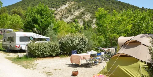 Pitch - Comfort" Pitch + Electricity - image n°4 - Camping Les Terrasses Provençales