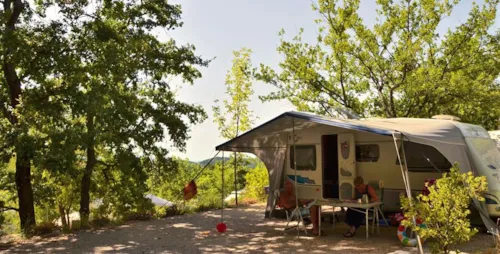 Pitch - Comfort" Pitch + Electricity - image n°2 - Camping Les Terrasses Provençales