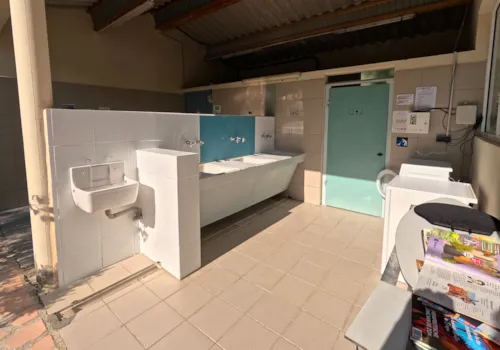 Pitch - Comfort" Pitch + Electricity - image n°6 - Camping Les Terrasses Provençales