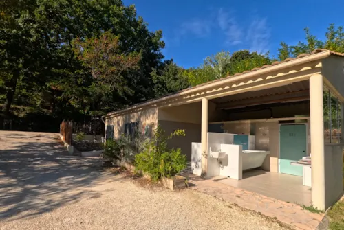 Pitch - Comfort" Pitch + Electricity - image n°5 - Camping Les Terrasses Provençales