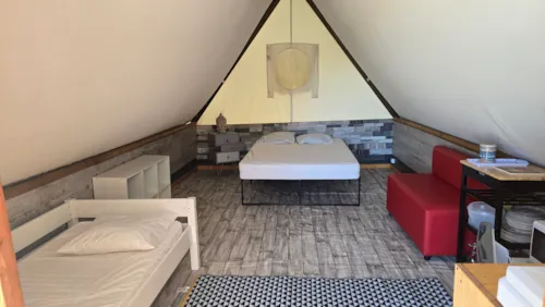 Accommodation - Tente Trappeur Aventure - 1 Room - image n°4 - Camping Les Terrasses Provençales