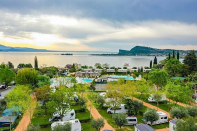 Pitch XL Pool (Campervans/Roulotte + electricity 10A + water point), 110/120 m2 — 1