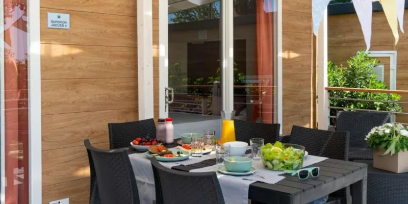 Maxicaravan Superior Jacuzzi 1/5 Pers.