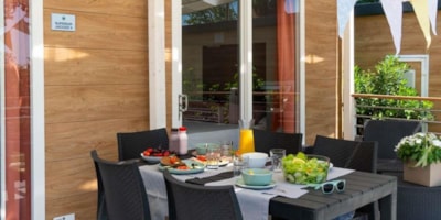 Maxicaravan SUPERIOR JACUZZI 1/5 pers. — 4