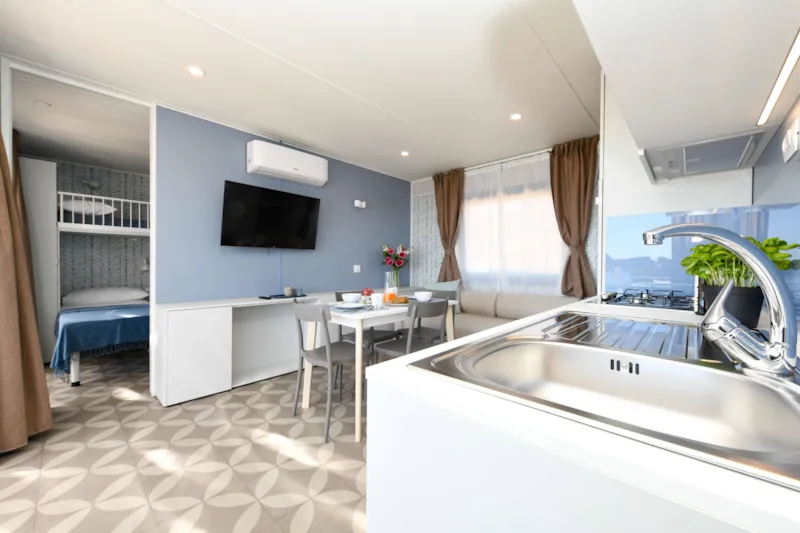 Maxicaravan Jacuzzi View