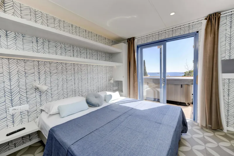 Maxicaravan Jacuzzi View