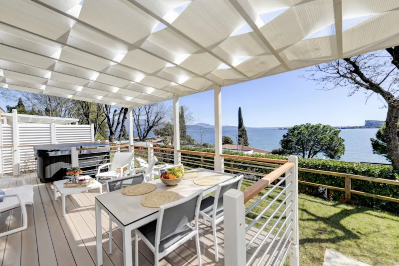 Maxicaravan Jacuzzi View