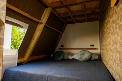Luxury Lodge Tent with Jacuzzi — 4