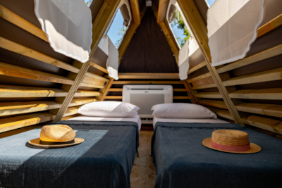 Luxury Lodge Tent with Jacuzzi — 6