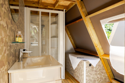 Luxury Lodge Tent with Jacuzzi — 8