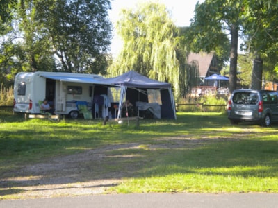 Pitch : car + tent or caravan or camping-car