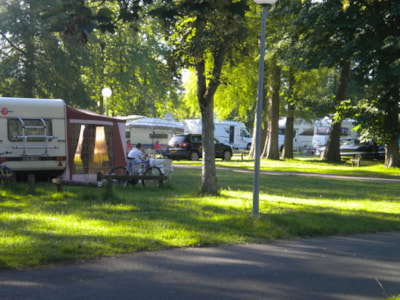 Pitch : car + tent or caravan or camping-car