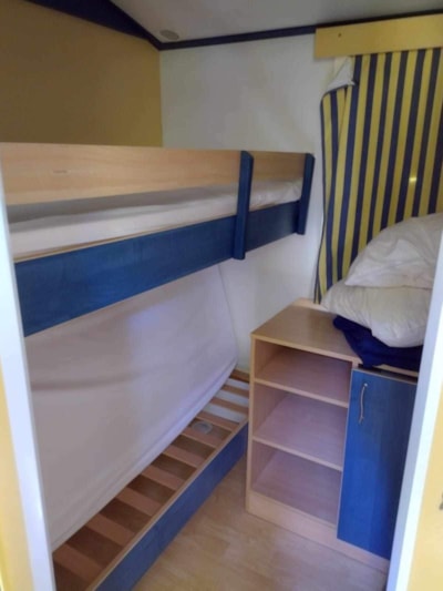 Mobile home - 2 bedrooms without bathroom facilities