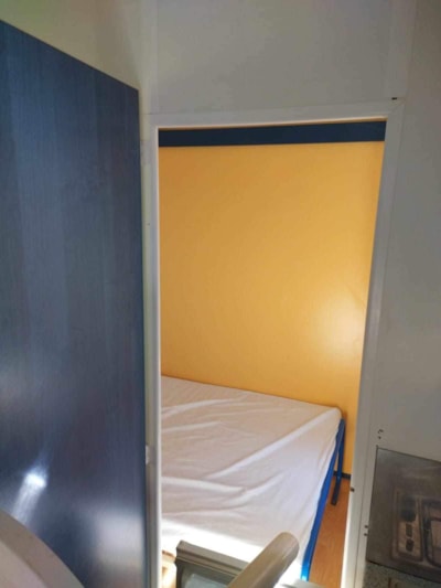 Mobile home - 2 bedrooms without bathroom facilities