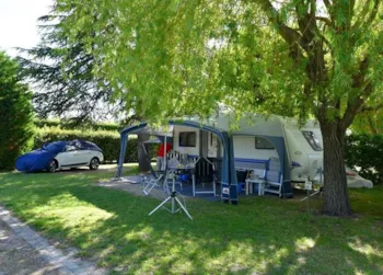 Stellplatz - Sonniger, Schattiger Oder Halbschattiger Standort (Inklusive 1 Fahrzeug Und 1 Erwachsener) - Camping Le Brégoux