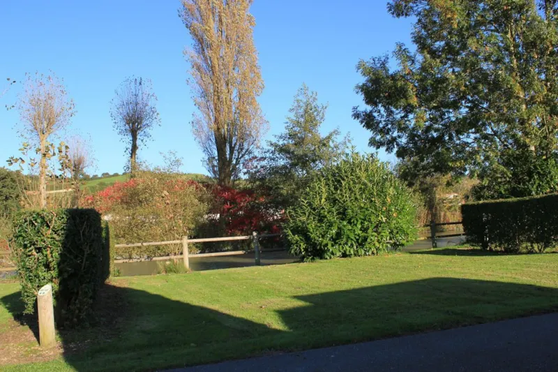 Forfait Standard : Emplacement Avec Électricité + 1 Véhicule, 1 Caravane, 1 Camping Car Ou 1 Tente +