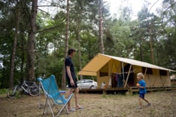 Accommodation - Classic V Wood & Canvas Tent - Huttopia Lac de Sillé