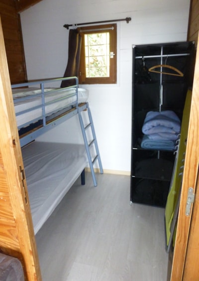 Chalet Standard 25m² (2 bedrooms) 2 adults and 2 childrens- sheltered terrace 10m²
