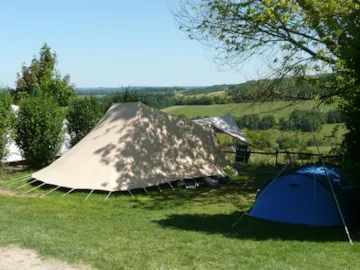 Kampeerplaats(en) - Natuurpakket (1 Tent, Caravan Of Camper / 1 Auto) - Flower Camping Les Terrasses de Dordogne